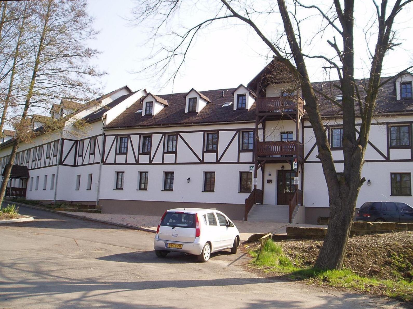 Restaurace A Penzion Ceska Hospoda Hermanice  Luaran gambar